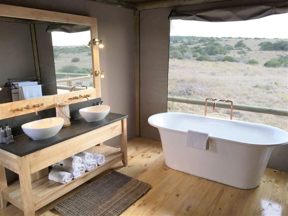 Hlosi Game Lodge